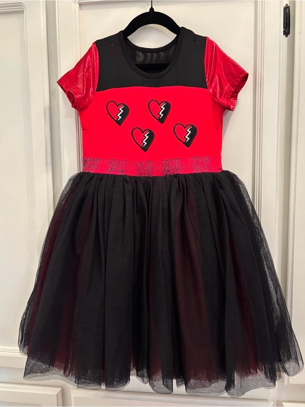 NWOT Taylor Joelle Rise of Red Dress
Descendants